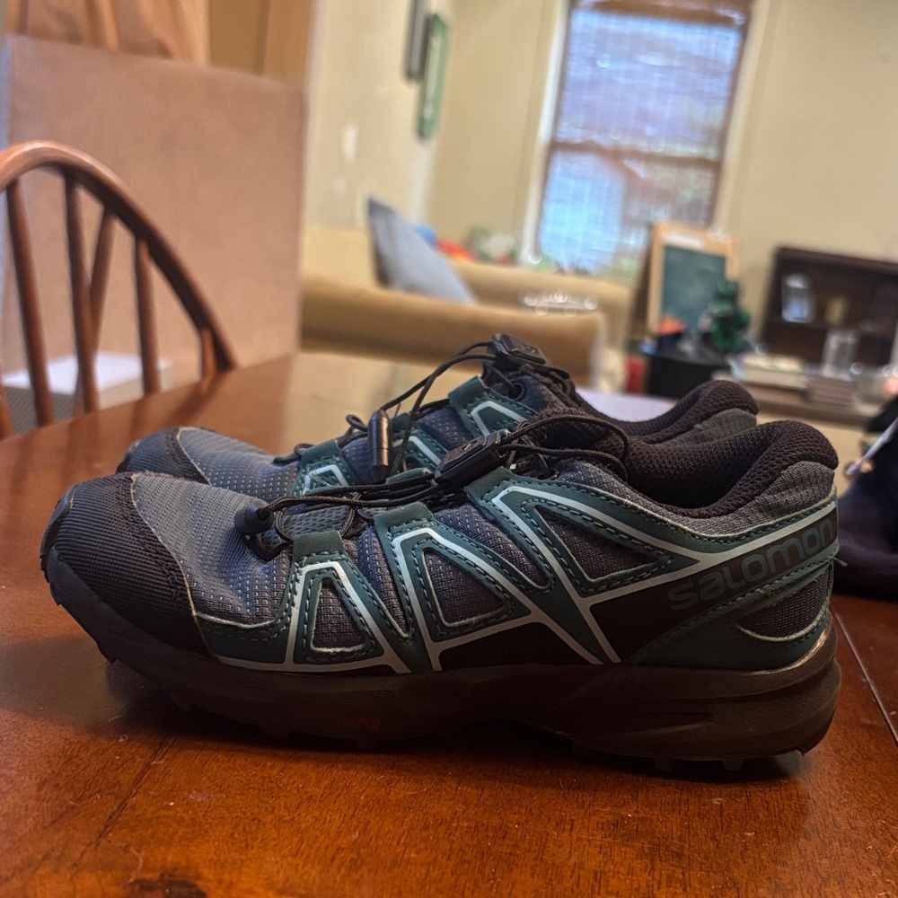 Kids Salomon Speed Cross Trail Shoes — Teal and Black
Size- 1